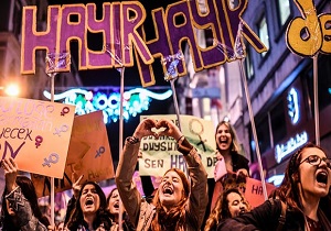 اعتصاب زنان در سراسر جهان در اعتراض به نابرابری جنسیتی و اعمال خشونت علیه آنان