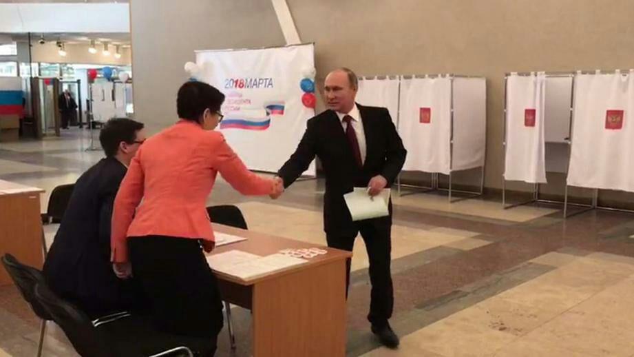 پوتین رای خود را به صندوق انداخت+ تصاویر و فیلم