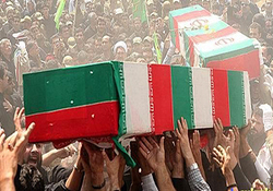وداع دردناک پسر بچه یمنی با برادر شهیدش + فیلم