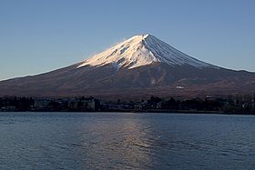 نمایی از قله فوجی در ژاپن از فراز آسمان +فیلم