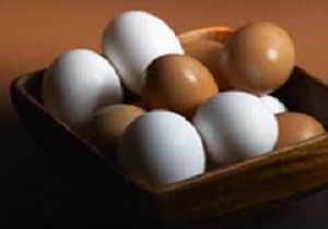 تفاوت تخم مرغ محلی با تخم مرغ ماشینی در چیست؟!