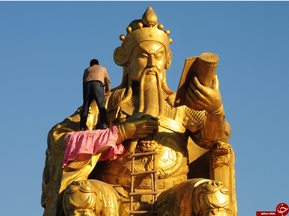 ساخت مجسمه های غول آسا در چین +تصاویر
