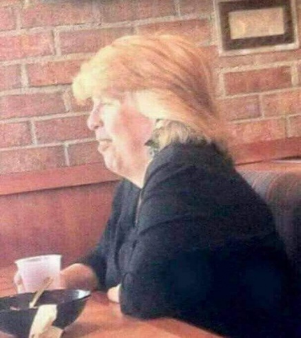 زنی که با ترامپ مو نمی‌زند +عکس