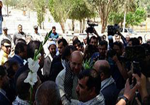 ادای احترام محمد باقر قالیباف کاندیدای دوازدهمین دوره انتخابات ریاست جمهوری به مقام شهدا وحضور در گلزار شهدا