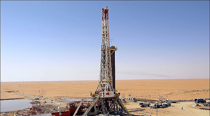 تولید میدان آذر به 60 هزار بشکه خواهد رسید/ تنها 30 درصد از تجهیزات صنعت نفت ساخت داخلی است