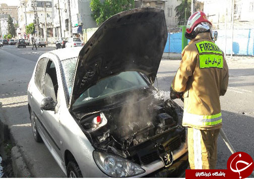 مهار و اطفای حريق خودرو در محور ساری نكا