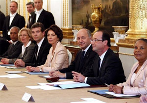 نخست‌وزیر و اعضای کابینه اولاند استعفا دادند