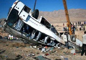 واژگونی اتوبوس در جاده شیراز - مرودشت ۲۰ مصدوم بر جای گذاشت