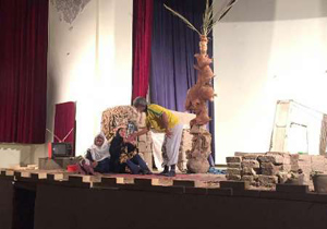 نمایش آخرین غروب در اصفهان به روی صحنه رفت