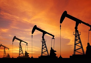 کاهش بهای نفت در پی افزایش ذخایر نفت خام آمریکا