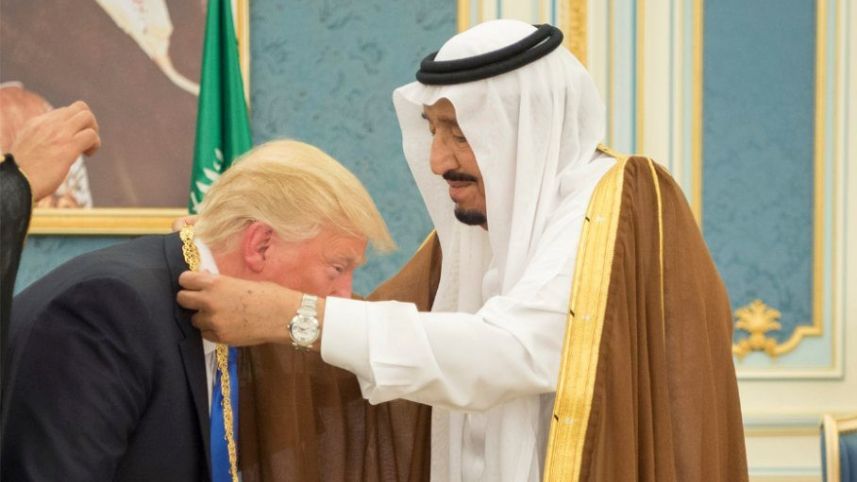 واکنش کاربران به تعظیم دردسرساز دونالد ترامپ در عربستان +تصاویر