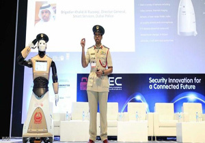 نخستین ربات پلیس در دُبی+ عکس