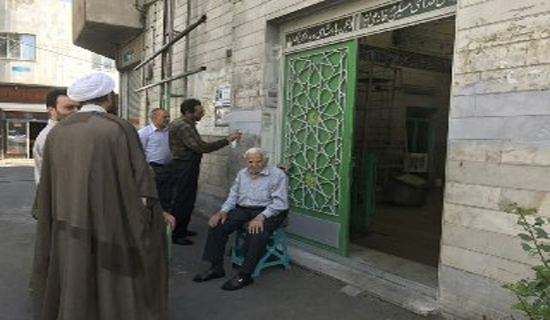 گزارش/// ورود افراد معتاد به این مسجد ممنوع است / کارتن خواب‌های پایتخت، بر سفره افطار کریم اهل بیت می‌نشینند