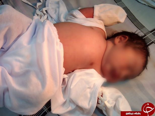 پیدا شدن یک نوزاد پسر  در پلاستیک آغشته به خون  + تصاویر