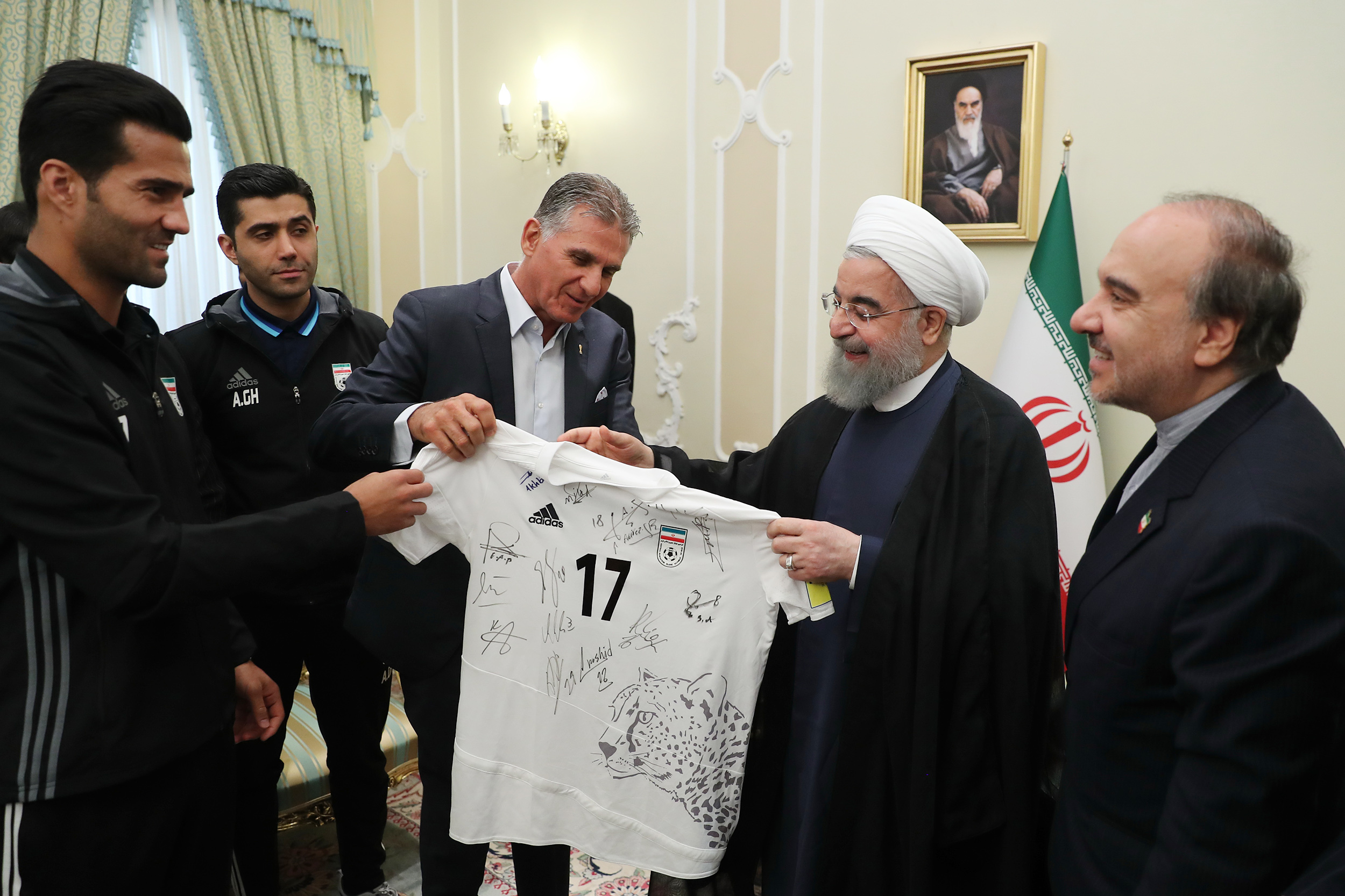 کی‌روش و اعضای تیم ملی فوتبال به دیدار روحانی رفتند+ تصاویر