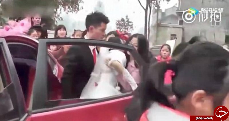 داماد چینی عصبانی، عروس را از ماشین به بیرون پرتاب کرد + تصاویر