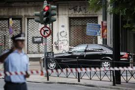 انفجار شیئی مشکوک در داخل خودروی رئیس سابق بانک مرکزی یونان