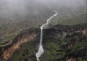 نگاهی به آبشار فوق‌العاده زیبا در ایلام + فیلم