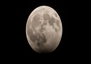 نمایی زیبا از پدیده شگفت‌انگیز "ماه گرفتگی" در آسمان ایران + فیلم