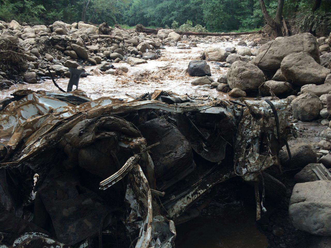 کشف خودروی خانواده مفقودی در سیل 