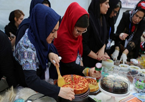 تصاویری از برگزاری جشنواره سفره مهربانی در زیباکنار خرم آباد