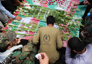 پیکر 5 شهید گمنام دفاع مقدس در بوشهر خاکسپاری شد + تصاویر