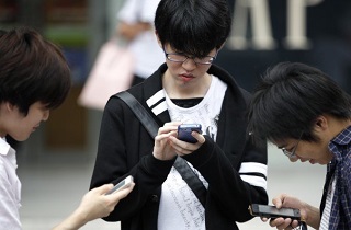 موبایل ژاپنی‌ها ساعت ۲۲ قفل می شود!