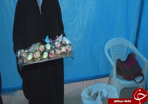 اهداي گل به دختران بيرجندی در روز دختر+تصاویر