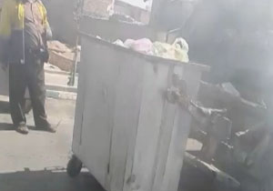 وضعیت اسفناک خودروی حمل زباله در قرچک + فیلم