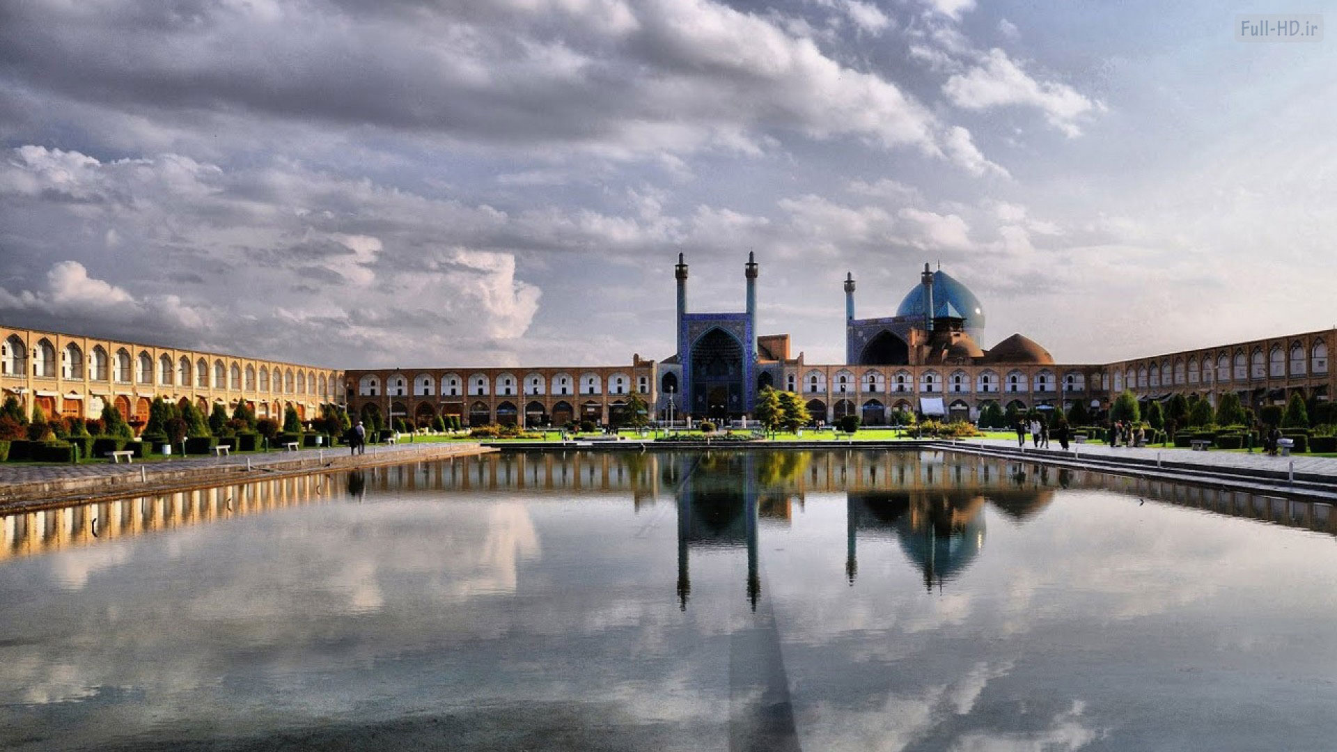 مرمت 14 بنای تاریخی در میدان نقش جهان انجام شد/ بازسازی کاشی‌های تخریب شده گنبد مسجد امام