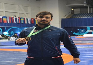 نماینده کشتی فرنگی قم عازم مسابقات قزاقستان شد
