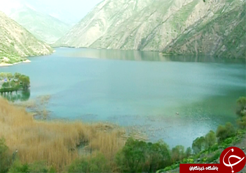 دریاچه گهر نگینی آبی زاگرس در دل کوه های اشترانکوه