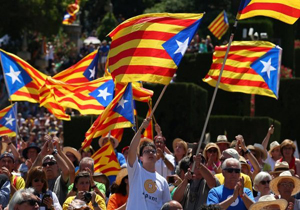 تظاهرات هزاران نفر از مردم کاتالونیا علیه خشونت پلیس اسپانیا