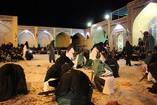 آیین سنتی تشییع نمادین شهدای دشت کربلا در بافران