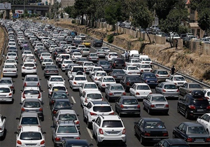 ترافیک در آزادراه کرج-تهران سنگین است ۱۳۹۶/۰۷/۱۶