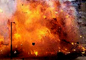 لحظه انفجار انتحاری خودروی داعشی‌ها مقابل نیروهای حشد الشعبی + فیلم