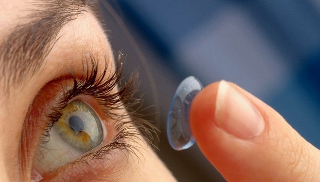 خطر در کمین استفاده کنندگان از لنزهای چشمی آرایشگاه ها