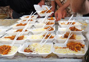 برپایی سفره بزرگ اطعام حسینی در ارسنجان