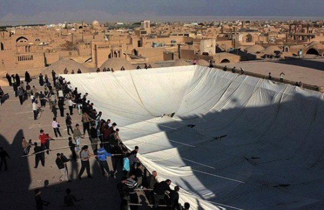 استقبال از محرم در یزد با پوش بالا کردن حسینیه ها + تصاویر