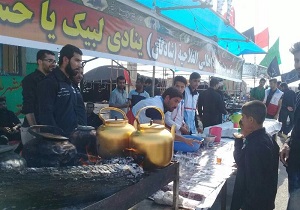 خدمت‌ رسانی ۲۵ موکب مردمی استان یزد به زائران اربعین حسینی درعراق