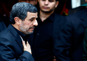حضور احمدی‌نژاد در مراسم تشییع پیکر مطهر شهید حججی + فیلم