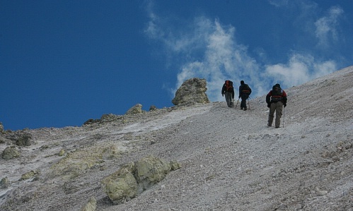 صعود تیم کوهنوردی تیپ 45 نیرو مخصوص شوشتر به قله دماوند