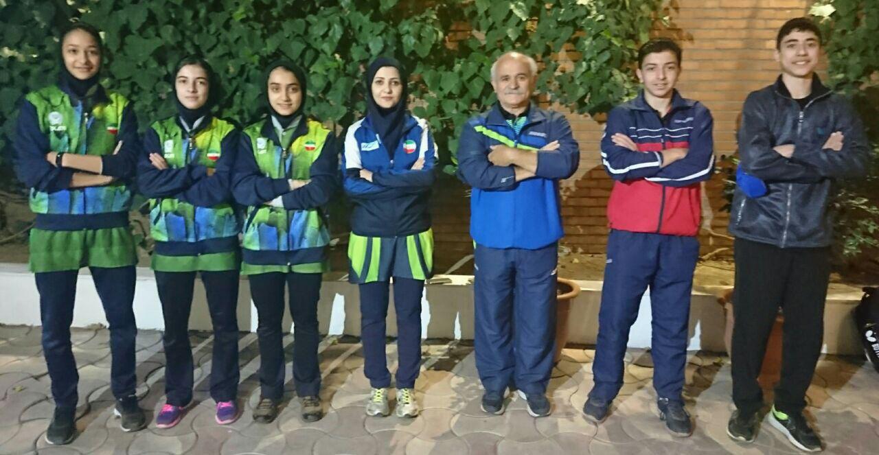 مربی موفق کرمانی در کنار مدال آوران جهان