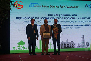 جایزه برتر پارک‌های علمی آسیا به شرکت دانش‌بنیان "اصفهانی" رسید