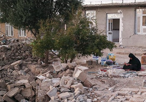 اعزام تیم بحران مرکز بهداشت پلدختر به مناطق زلزله‌زده کرمانشاه