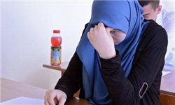 اخراج معلم آمریکایی به‌دلیل برداشتن حجاب یک دانش‌آموز