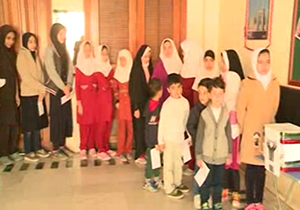 همدردی دانش آموزان ایرانی در پاکستان با زلزله زدگان کرمانشاه + فیلم