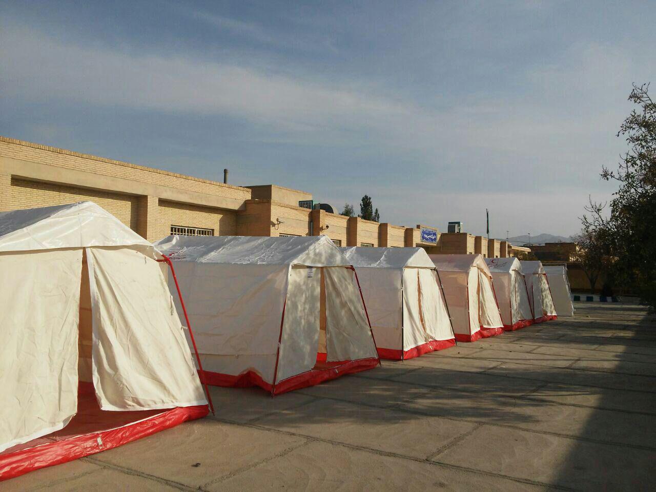 50 تخته چادر در مهران برای زلزله زدگان برپا شد