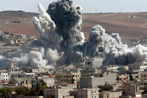 کشته شدن دست‌کم ۱۵ نفر در حملات هوایی به شهر درنه لیبی