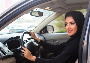 حذف برخی جرائم رانندگی برای زنان عربستانی!